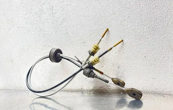 Opel Astra H Gear shift cable linkage 13110708