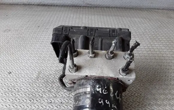 Volkswagen Golf IV ABS Pump 1J0907379P 5WK8476