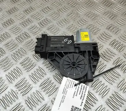 Volvo XC40 Rear door window regulator motor 32283266 8889639261