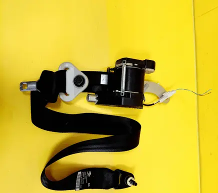 Nissan Micra Front seatbelt 33057366