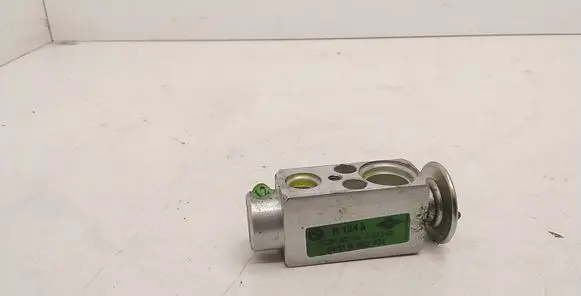 BMW 3 E36 Air conditioning (A/C) expansion valve 64118362851 R134A 323340