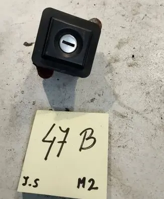 Volkswagen PASSAT B5 Ignition lock 82650A70B11000