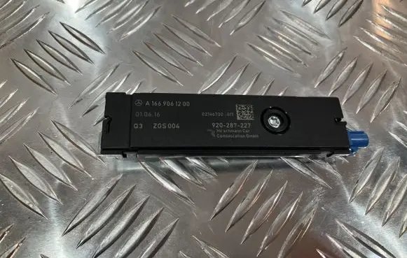 Mercedes-Benz C W205 Antenna control unit A1669061200