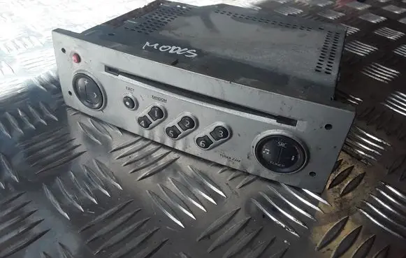 Renault Modus Radio/CD/DVD/GPS head unit 8200357388
