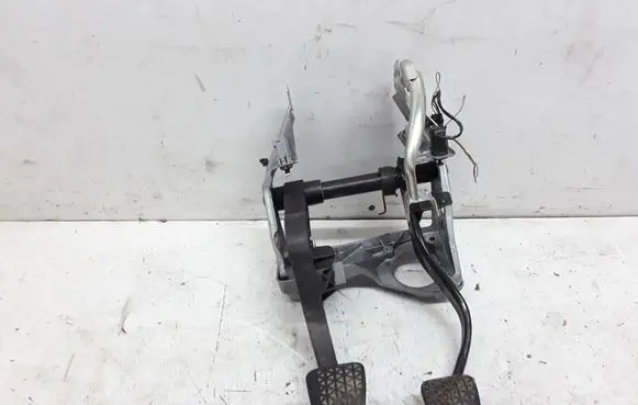 Opel Corsa D Pedal assembly 