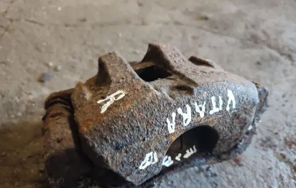 Suzuki Grand Vitara II Front brake caliper