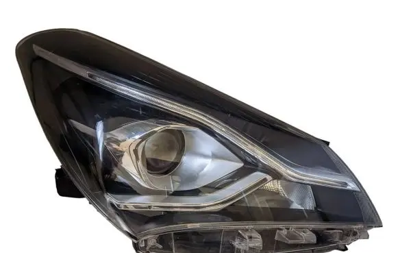 Toyota Yaris Headlight/headlamp 811300DJ90
