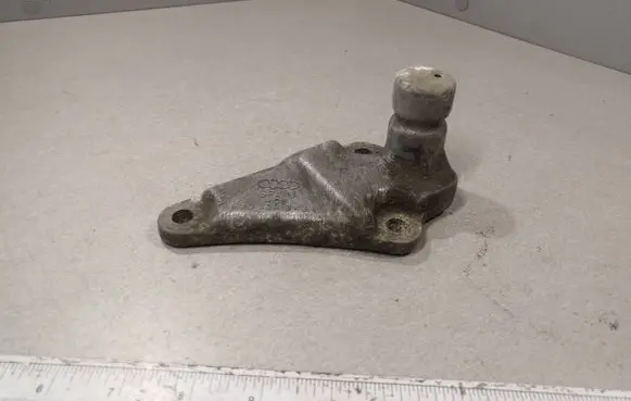 Audi A6 S6 C5 4B Engine mounting bracket 8D0199343J
