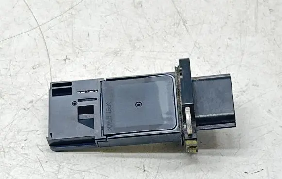 Nissan Juke I F15 Mass air flow meter 226801MB0A