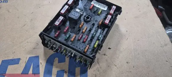 Volkswagen PASSAT B6 Fuse module 3C0937125 63592777