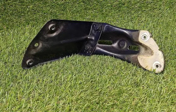 Skoda Yeti (5L) Fender mounting bracket 5L0821141