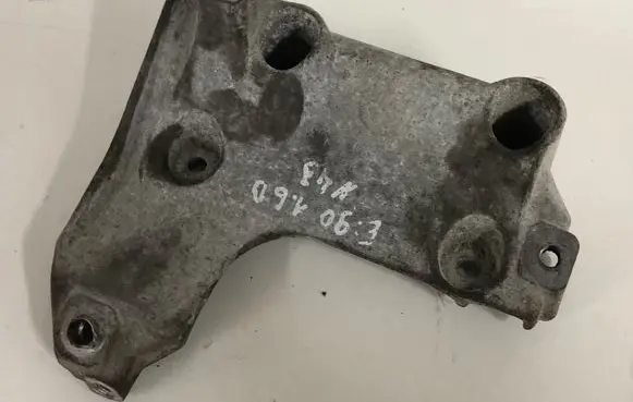 BMW 3 E90 E91 A/C compressor mount bracket 7505980