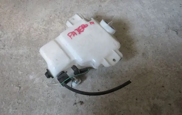 Mitsubishi Pajero Windshield washer fluid reservoir/tank 060351507