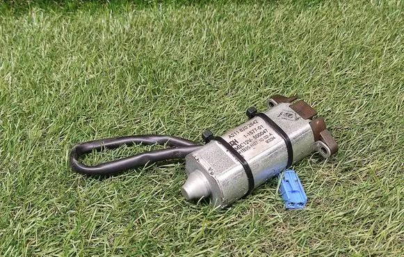 Mercedes-Benz S W220 Seat adjustment motor A2118202642 1157701