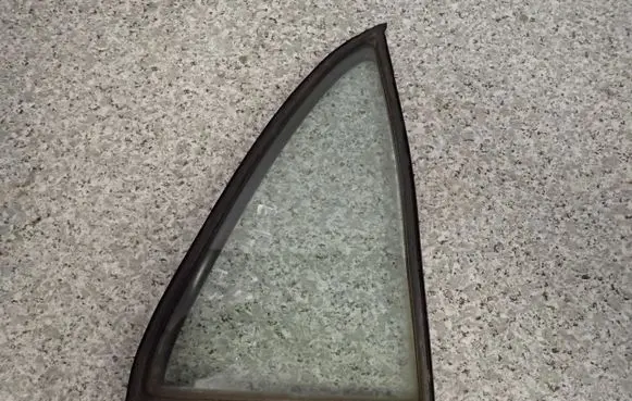 Toyota Corolla E120 E130 Sliding door window/glass 