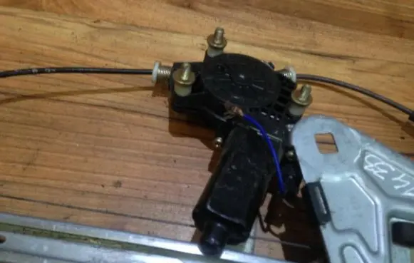 Hyundai XG Front door window regulator motor