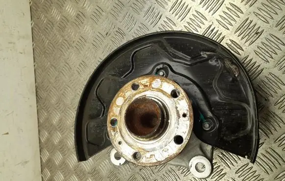 Front wheel hub