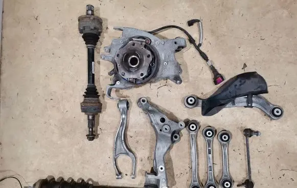 Rear wheel hub spindle/knuckle