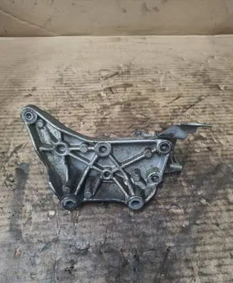 Engine mounting bracket