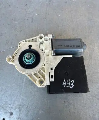 Volkswagen PASSAT B6 Front door window regulator motor 1K0959793N F005S00348