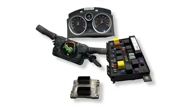 Opel Astra H Engine ECU kit and lock set 1039S17978 55558787 0261208396