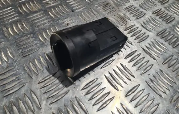 Volkswagen Golf IV Light switch 3B0941531B