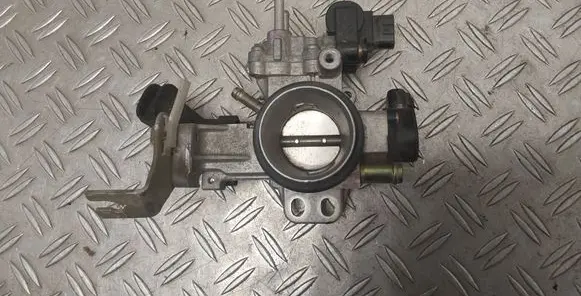 Toyota Yaris Throttle valve 222100J010