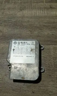 Volkswagen PASSAT B5.5 Airbag control unit/module 1C0909605B