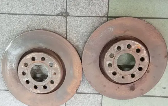 Volkswagen PASSAT B6 Front brake disc 000