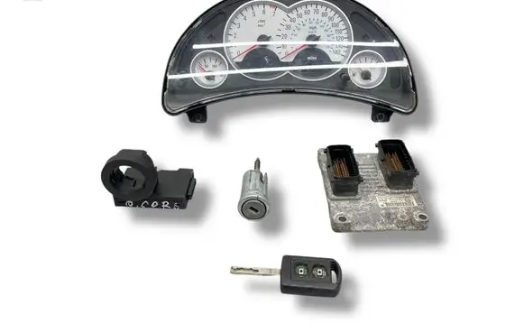 Opel Corsa C Engine ECU kit and lock set 55352622 0261208253 13144390