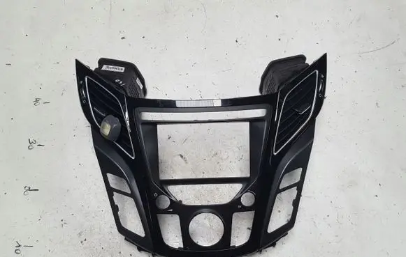 Hyundai i40 Dash center air vent grill