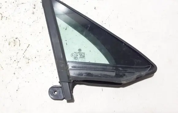 Volkswagen PASSAT B8 Front door vent window glass four-door 3G0845114F