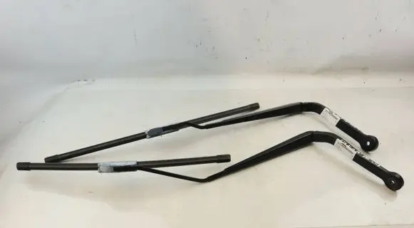 BMW X6M F86 Front wiper blade arm 7304069 7304071 61617304069