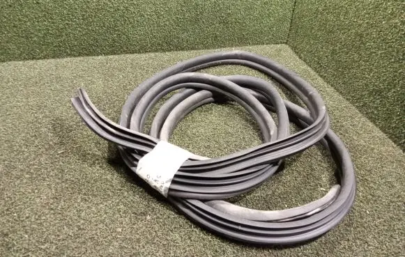 Opel Vivaro Sliding door rubber seal 