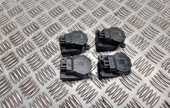 Ford C-MAX I Air flap motor/actuator 3M5H19E616AB 11875 EAD251