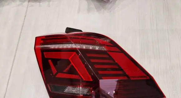 Volkswagen Tiguan Rear/tail lights 5NA945208G 0021498906