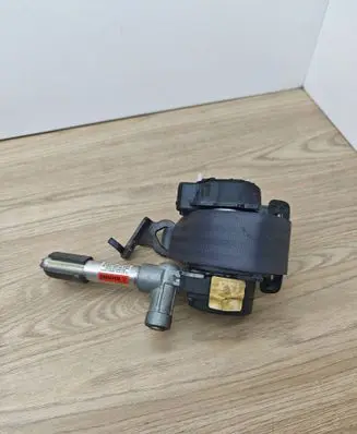 Volvo S80 Rear seatbelt