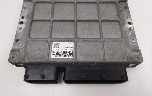 Toyota Auris 150 Engine control unit/module 8966102W20