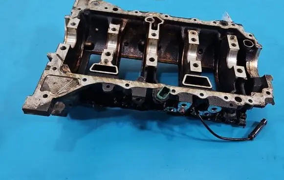 Peugeot 508 Oil filter mounting bracket 10FJBX IMPRK1535209