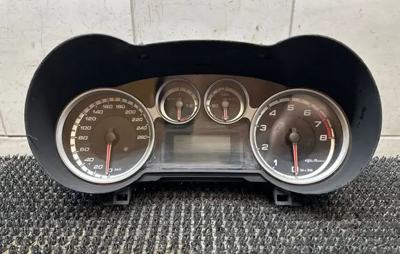 Alfa Romeo Giulietta Speedometer (instrument cluster) 50520881 A2C53424658