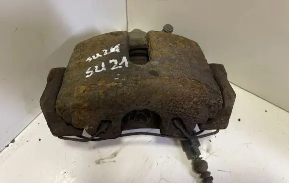 Volkswagen Touran I Front brake caliper