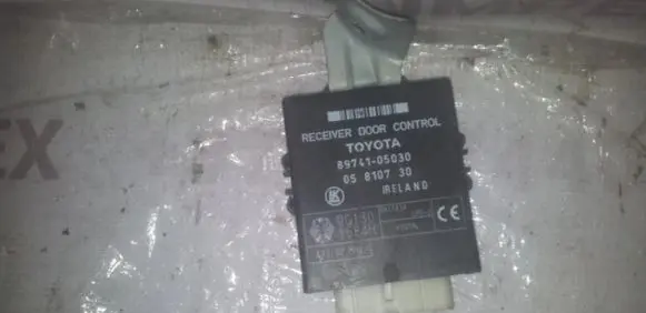 Toyota Avensis T220 Door control unit/module 8974105030 05810730