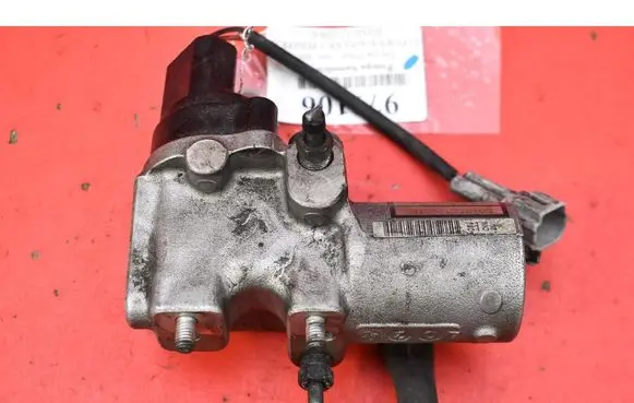 Toyota Prius (NHW20) Master brake cylinder 47270-47010