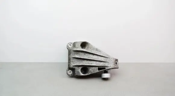 BMW 5 F10 F11 Engine mounting bracket 6781257