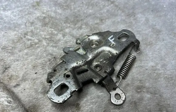 Peugeot 2008 I Rear glass lock/latch X188 9673285680
