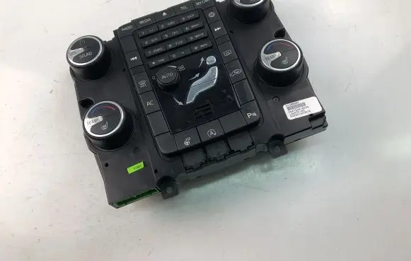 Volvo V70 Climate control unit 31398065