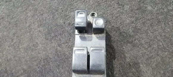 Nissan Almera N16 Electric window control switch