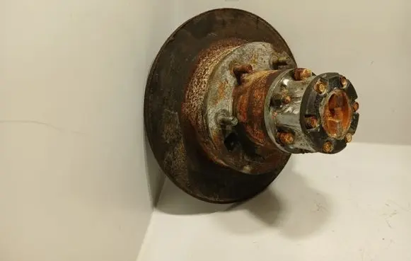 Toyota Land Cruiser (BJ70) Front wheel hub