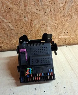Volvo XC90 Fuse module 28024617 30765148 00005806132