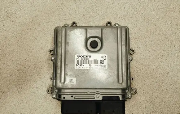 Volvo V70 Engine control unit/module P31303388 0281015286 1039S33755